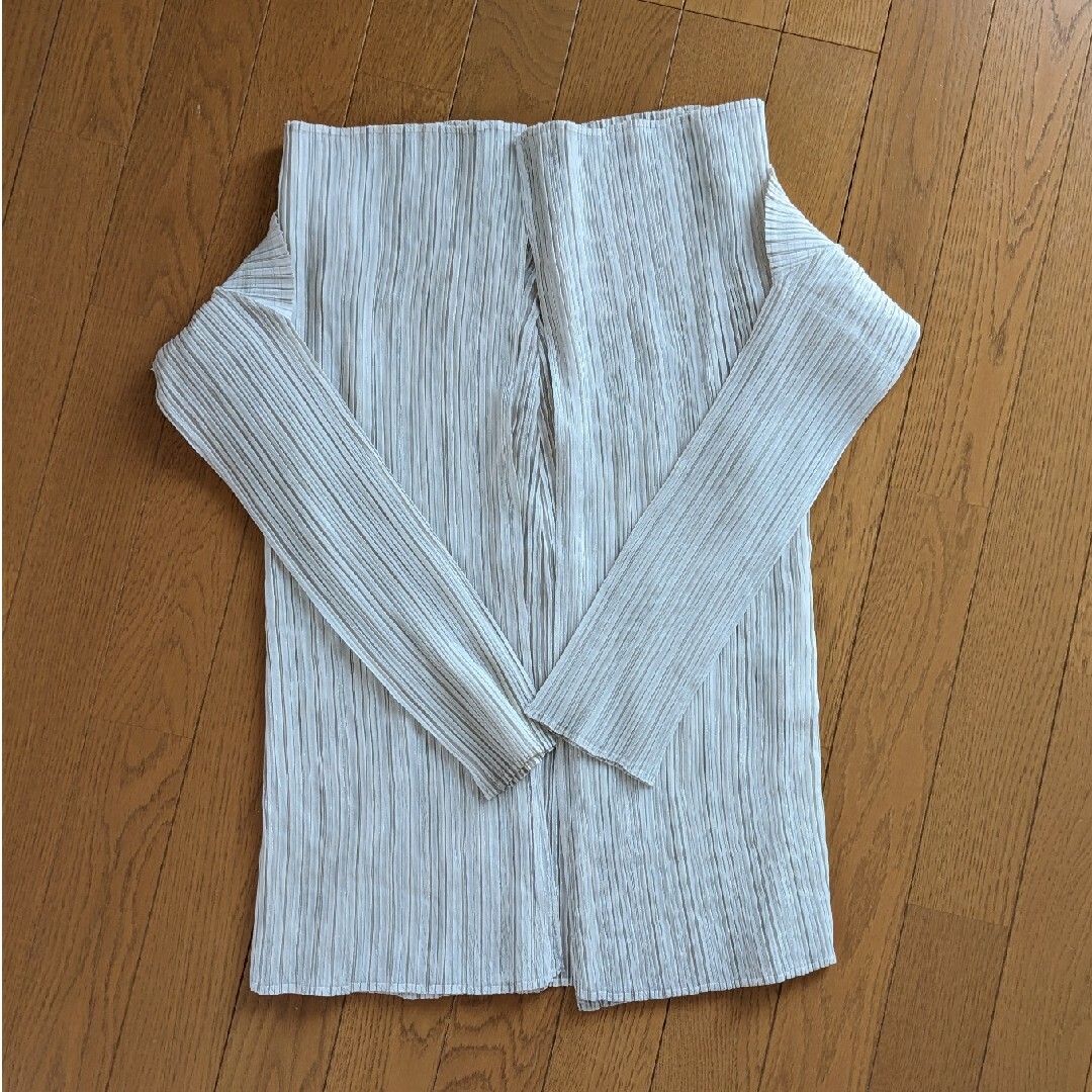 ISSEY MIYAKE(イッセイミヤケ)のISSEY MIYAKE　羽織り レディースのトップス(カーディガン)の商品写真