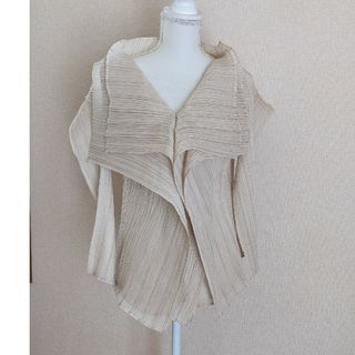 イッセイミヤケ(ISSEY MIYAKE)のISSEY MIYAKE　羽織り(カーディガン)