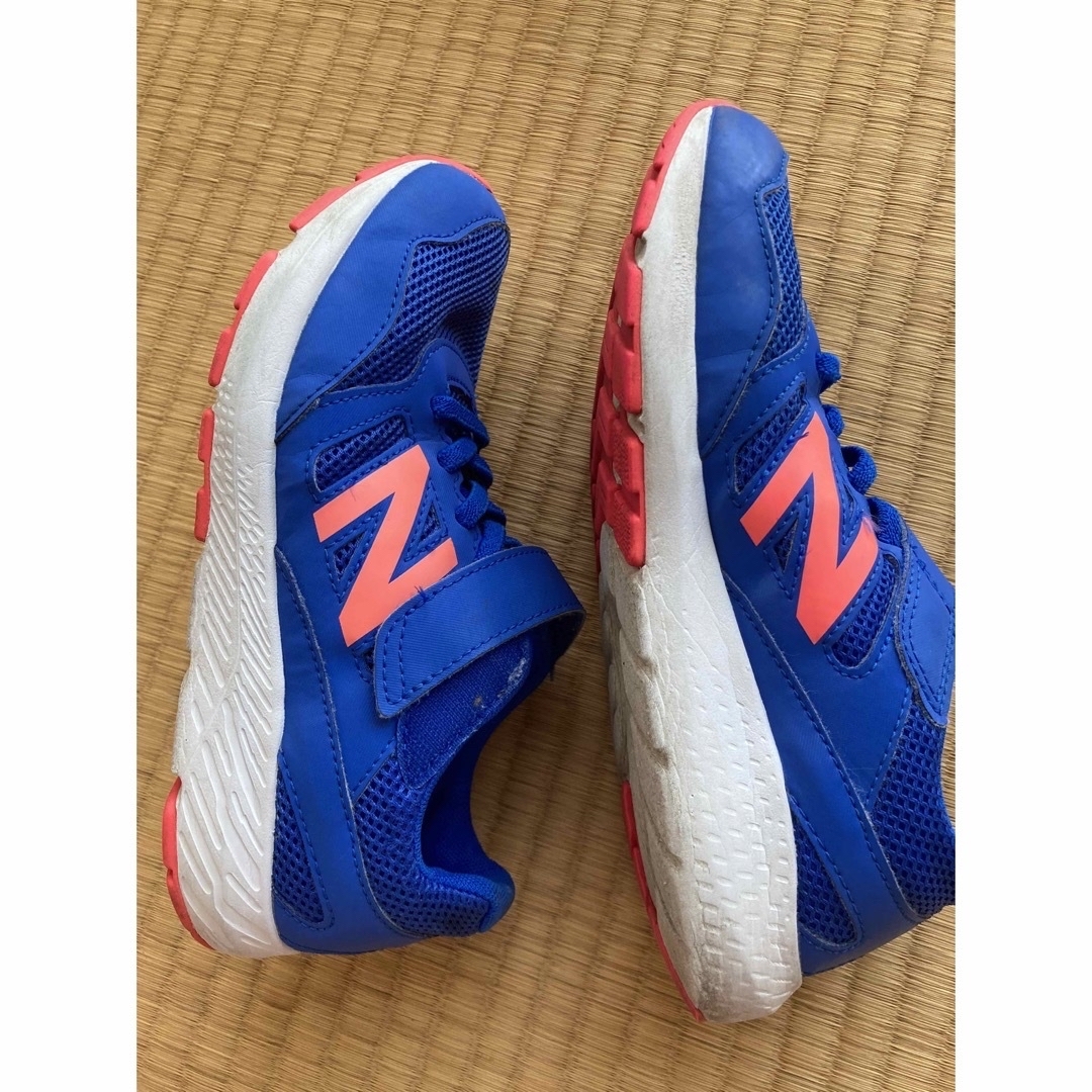 New Balance(ニューバランス)の【ニューバランス】子ども　シューズ　２１.５cm キッズ/ベビー/マタニティのキッズ靴/シューズ(15cm~)(スニーカー)の商品写真