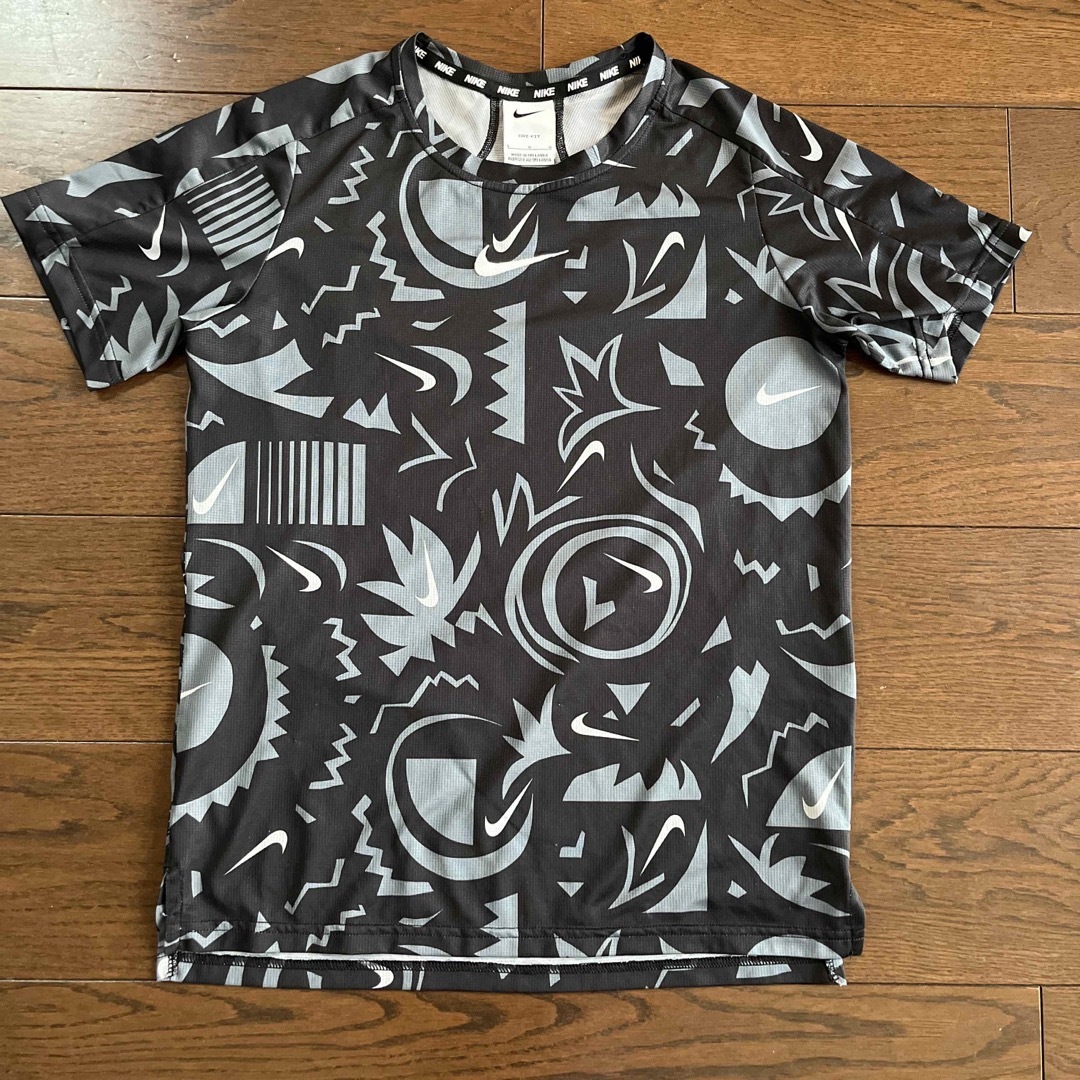 NIKE(ナイキ)のNIKE Tシャツ Lサイズ キッズ/ベビー/マタニティのキッズ服男の子用(90cm~)(Tシャツ/カットソー)の商品写真