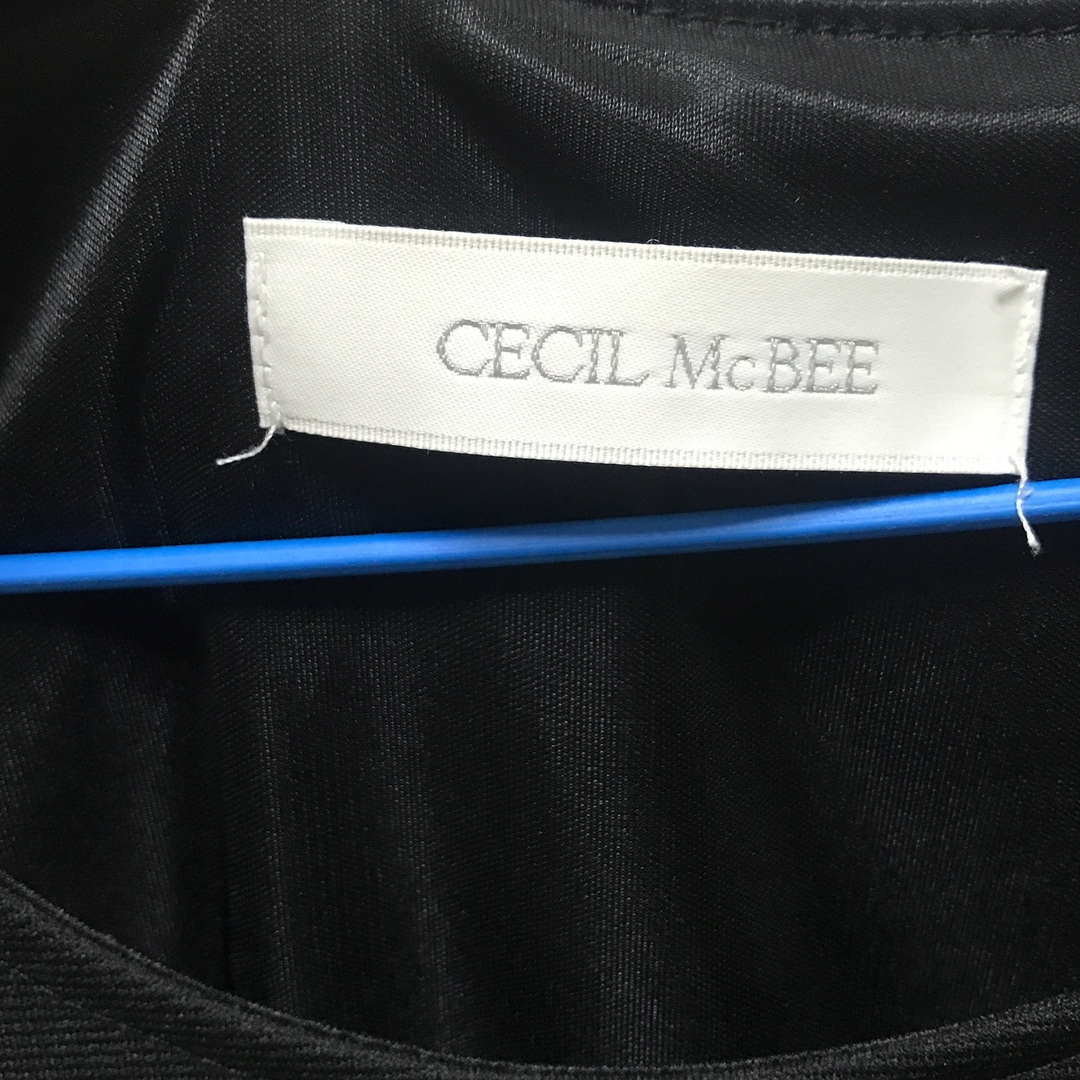 CECIL McBEE(セシルマクビー)のCECIL Mc BEE  黒　ミニワンピース レディースのワンピース(ミニワンピース)の商品写真