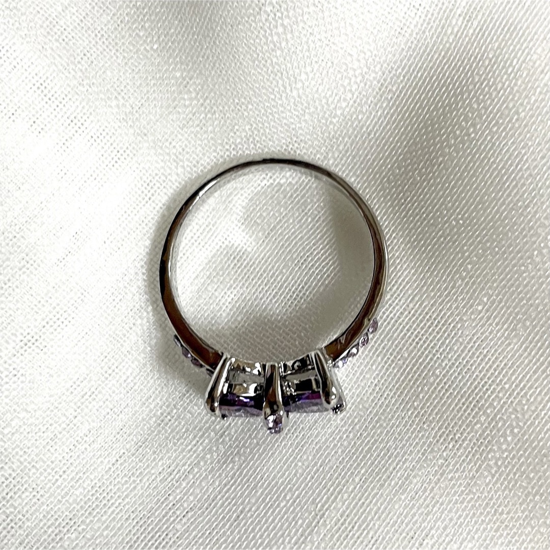 シルバーリボンリング パープル 紫 ビジュー ラインストーン 指輪 19号 レディースのアクセサリー(リング(指輪))の商品写真