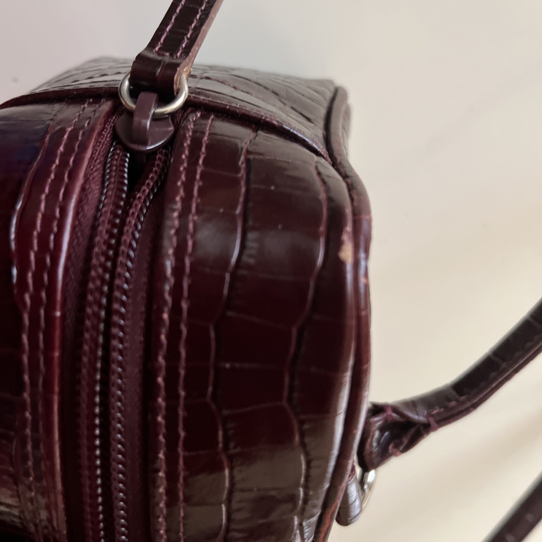 濱野皮革工藝/HAMANO(ハマノヒカクコウゲイ)の♯濱野　レジェクロコ型押しサイドボストン レディースのバッグ(ハンドバッグ)の商品写真