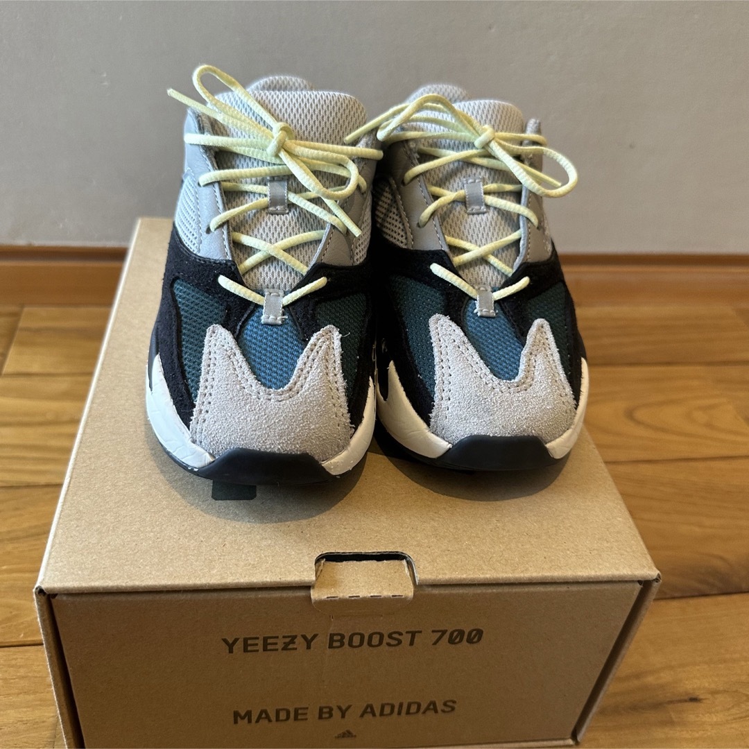 adidas(アディダス)のadidas YEEZY BOOST 700 16.5cm キッズ/ベビー/マタニティのキッズ靴/シューズ(15cm~)(スニーカー)の商品写真