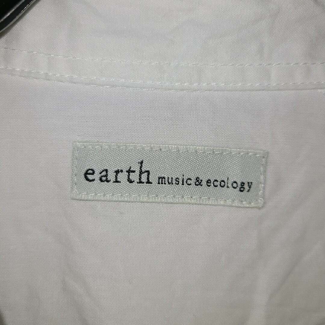 earth music & ecology(アースミュージックアンドエコロジー)のししし、シンプルなホワイトデザインがカワちぃ！サイズフリー　earth レディースのトップス(シャツ/ブラウス(長袖/七分))の商品写真