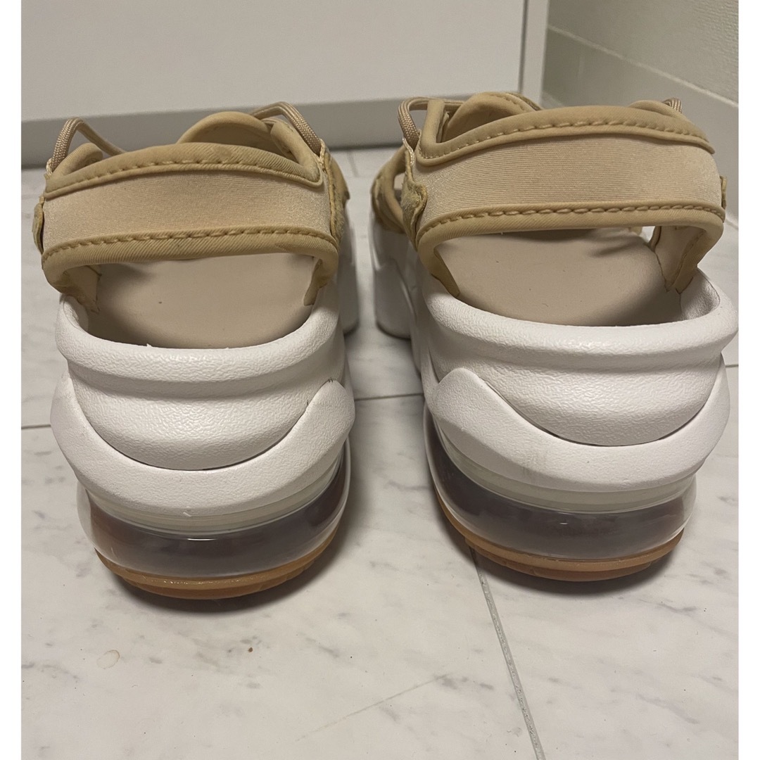 NIKE(ナイキ)のエアマックスココ　ベージュ　24㎝ レディースの靴/シューズ(サンダル)の商品写真