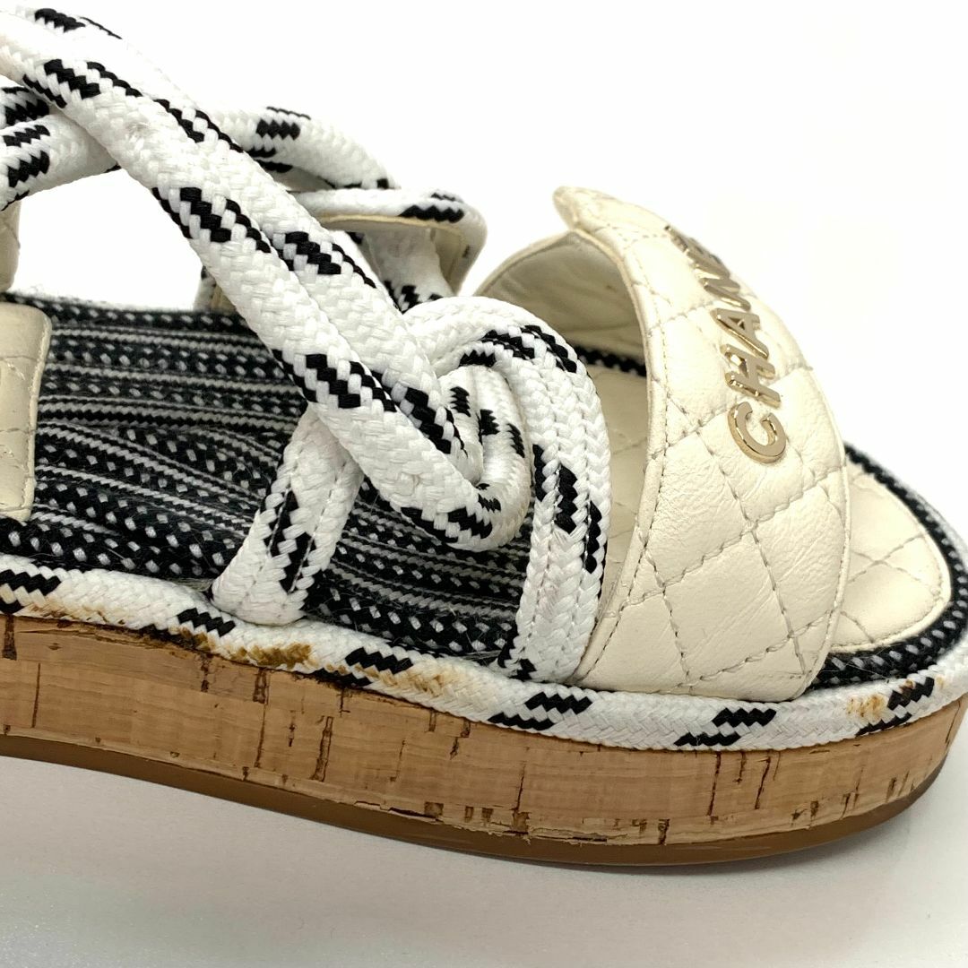 CHANEL(シャネル)の3095 シャネル ラムスキン コード サンダル ココマーク ホワイト レディースの靴/シューズ(サンダル)の商品写真