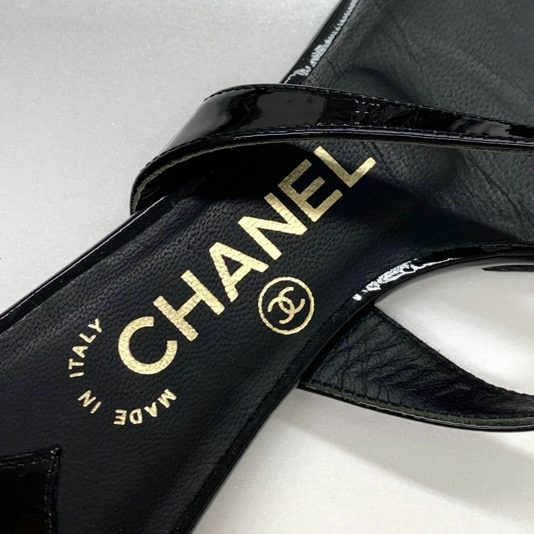 CHANEL(シャネル)の3105 シャネル ココマーク パテントレザー サンダル 黒 レディースの靴/シューズ(サンダル)の商品写真