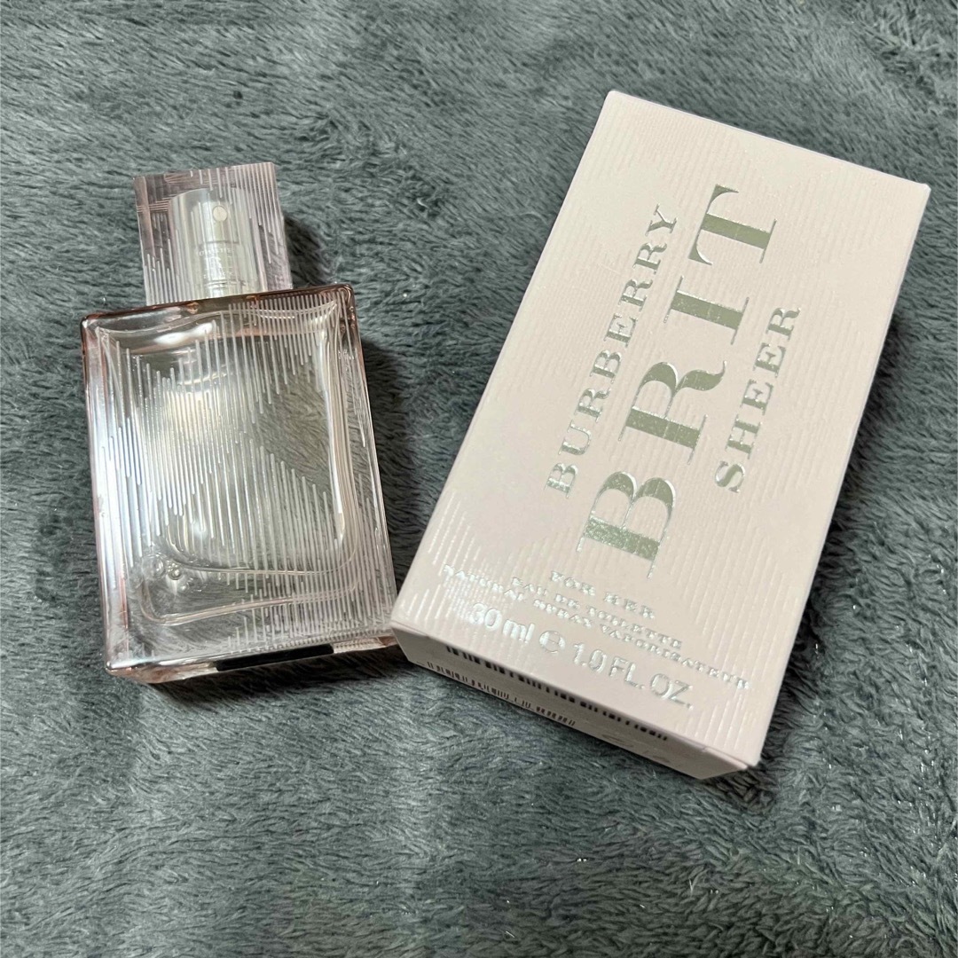 BURBERRY(バーバリー)のBurberry brit バーバリー　ブリットシアー　30ml コスメ/美容の香水(香水(女性用))の商品写真