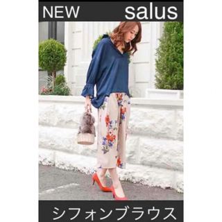 サルース(salus)の新品　salus バックリボン　華奢見せ　ゆるてろブラウス　ネイビー(シャツ/ブラウス(長袖/七分))