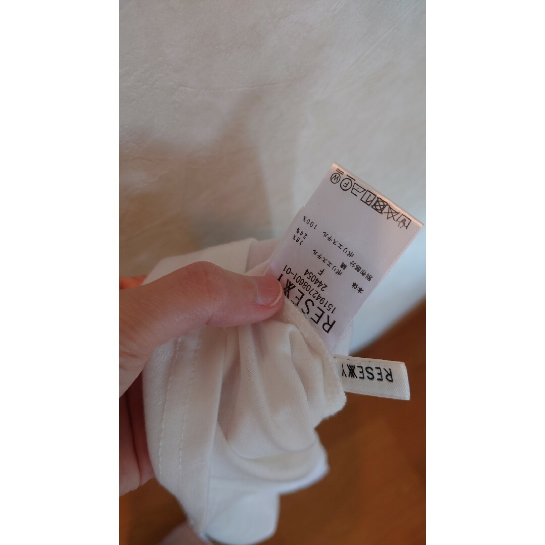 RESEXXY(リゼクシー)のスカーフ付き レディースのトップス(Tシャツ(半袖/袖なし))の商品写真