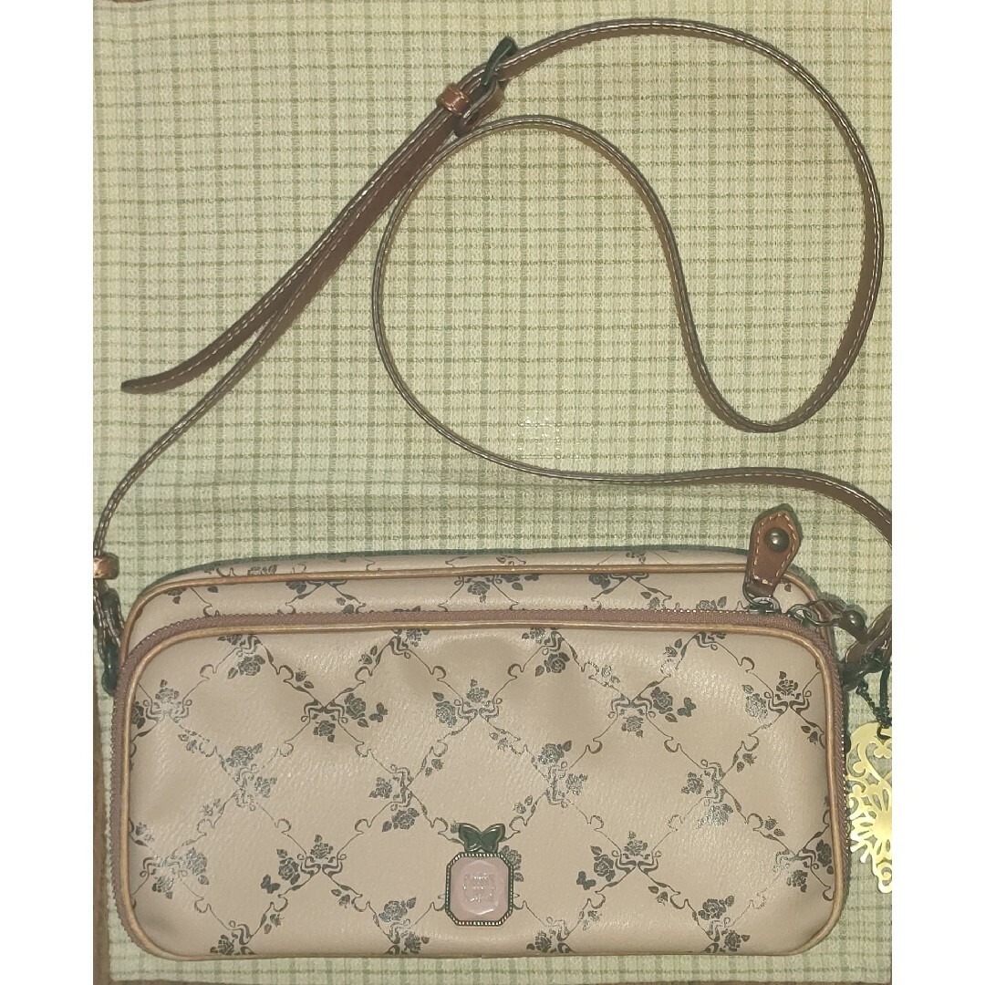 ANNA SUI(アナスイ)のアナスイ　ウォールデコ　ショルダーバッグ レディースのバッグ(ショルダーバッグ)の商品写真