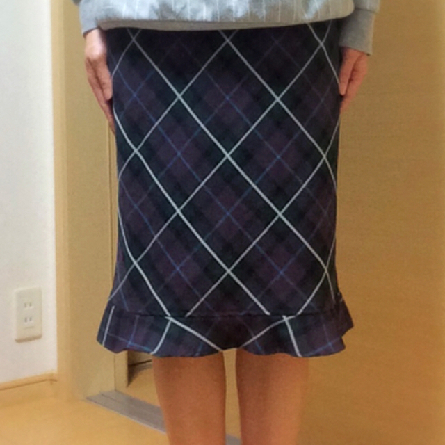 a.v.v(アーヴェヴェ)のタイトスカート チェック レディースのスカート(ひざ丈スカート)の商品写真