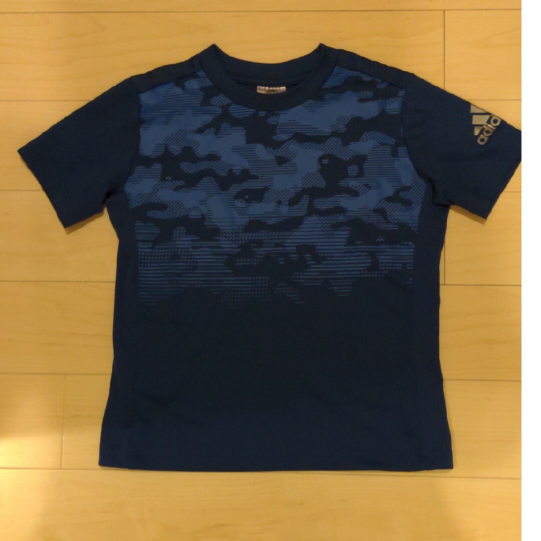 adidas(アディダス)のadidas  Tシャツ キッズ/ベビー/マタニティのキッズ服男の子用(90cm~)(Tシャツ/カットソー)の商品写真