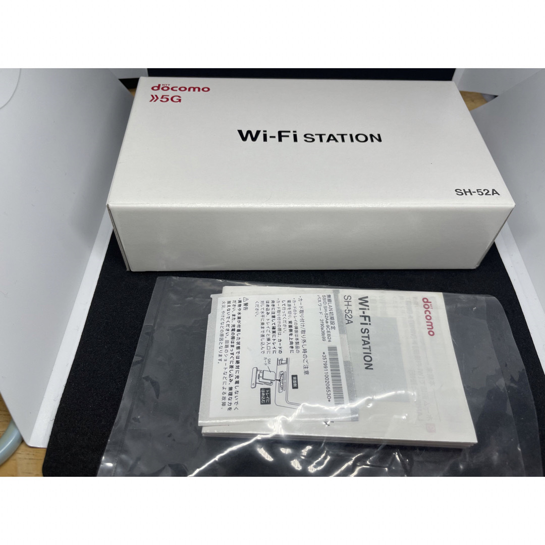 SHARP(シャープ)のdocomo Wi-Fi STATION SH-52A スマホ/家電/カメラのPC/タブレット(PC周辺機器)の商品写真