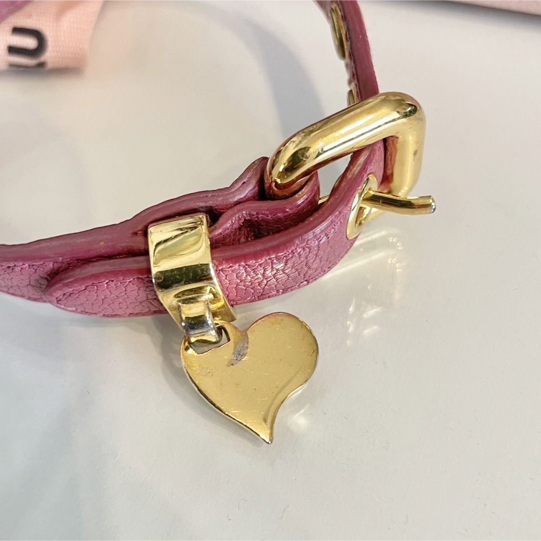 miu miu レザーブレスレット ハートチャーム ピンク