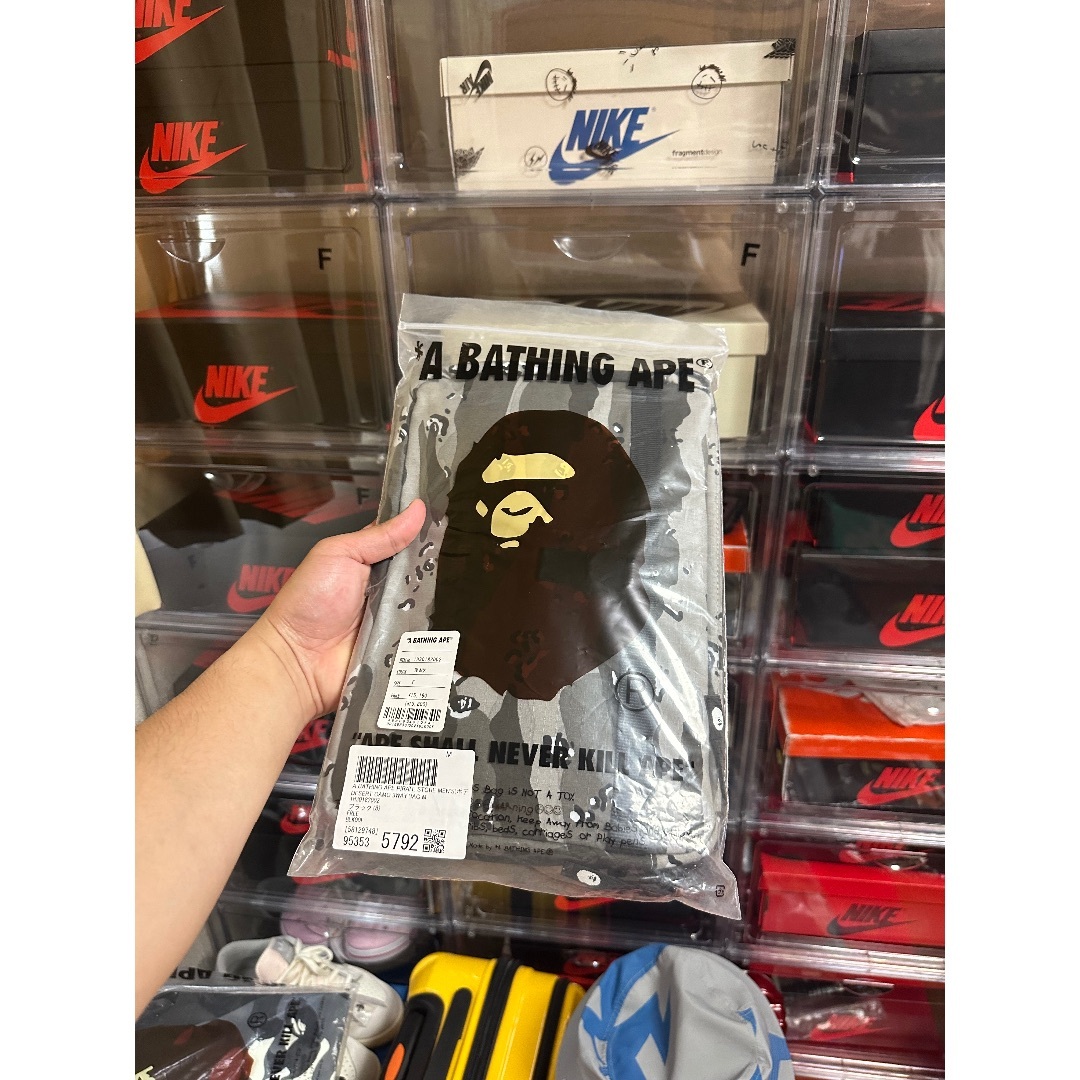 A bathing ape bag