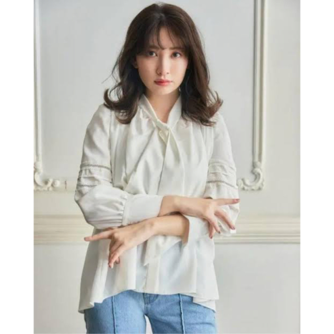 herlipto Lace Trimmed Bow-Tie Blouse