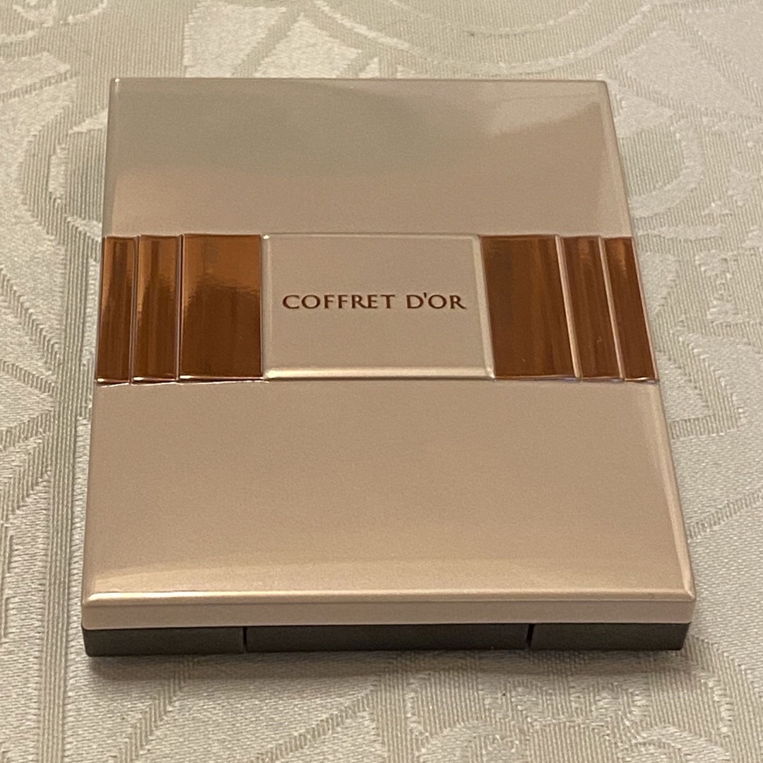 COFFRET D'OR(コフレドール)のコフレドール　ヌーディインプレッションアイズ03 ブルーベージュ コスメ/美容のベースメイク/化粧品(アイシャドウ)の商品写真