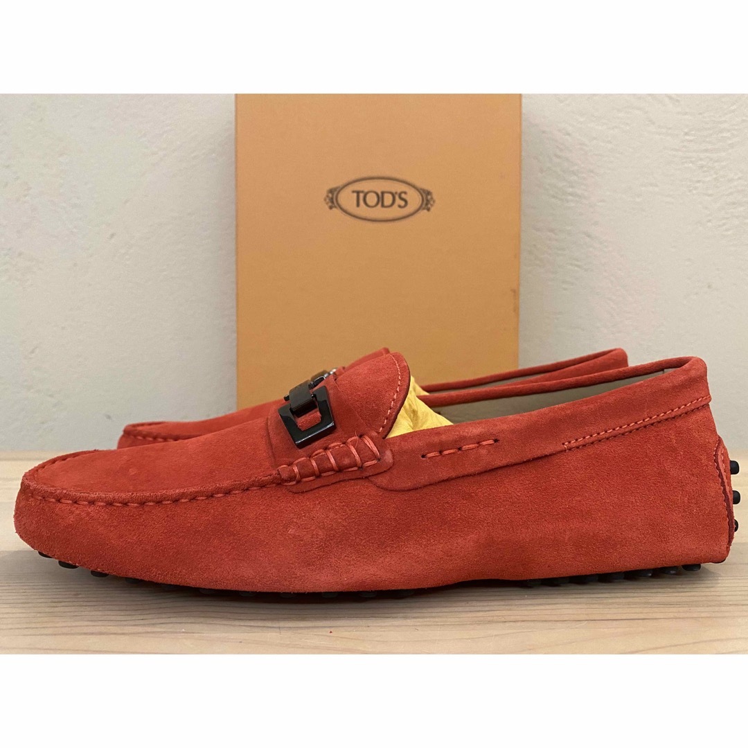 TOD'S(トッズ)の新品 TOD'S トッズ スエード ゴンミーニ ドライビングシューズ メタルロゴ メンズの靴/シューズ(スリッポン/モカシン)の商品写真