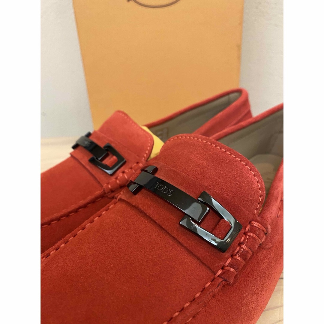 TOD'S(トッズ)の新品 TOD'S トッズ スエード ゴンミーニ ドライビングシューズ メタルロゴ メンズの靴/シューズ(スリッポン/モカシン)の商品写真