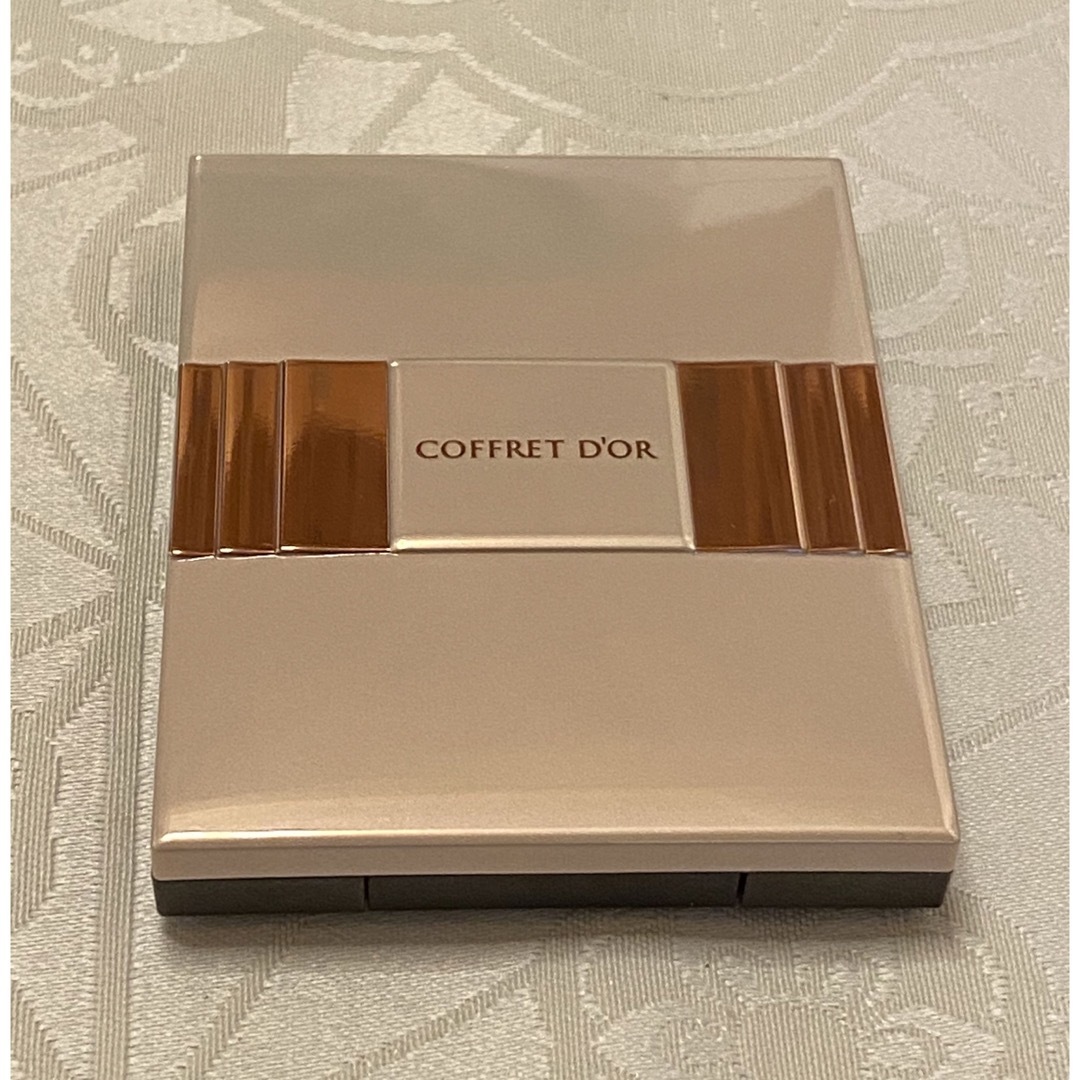 COFFRET D'OR(コフレドール)のななこ様専用 コスメ/美容のベースメイク/化粧品(アイシャドウ)の商品写真