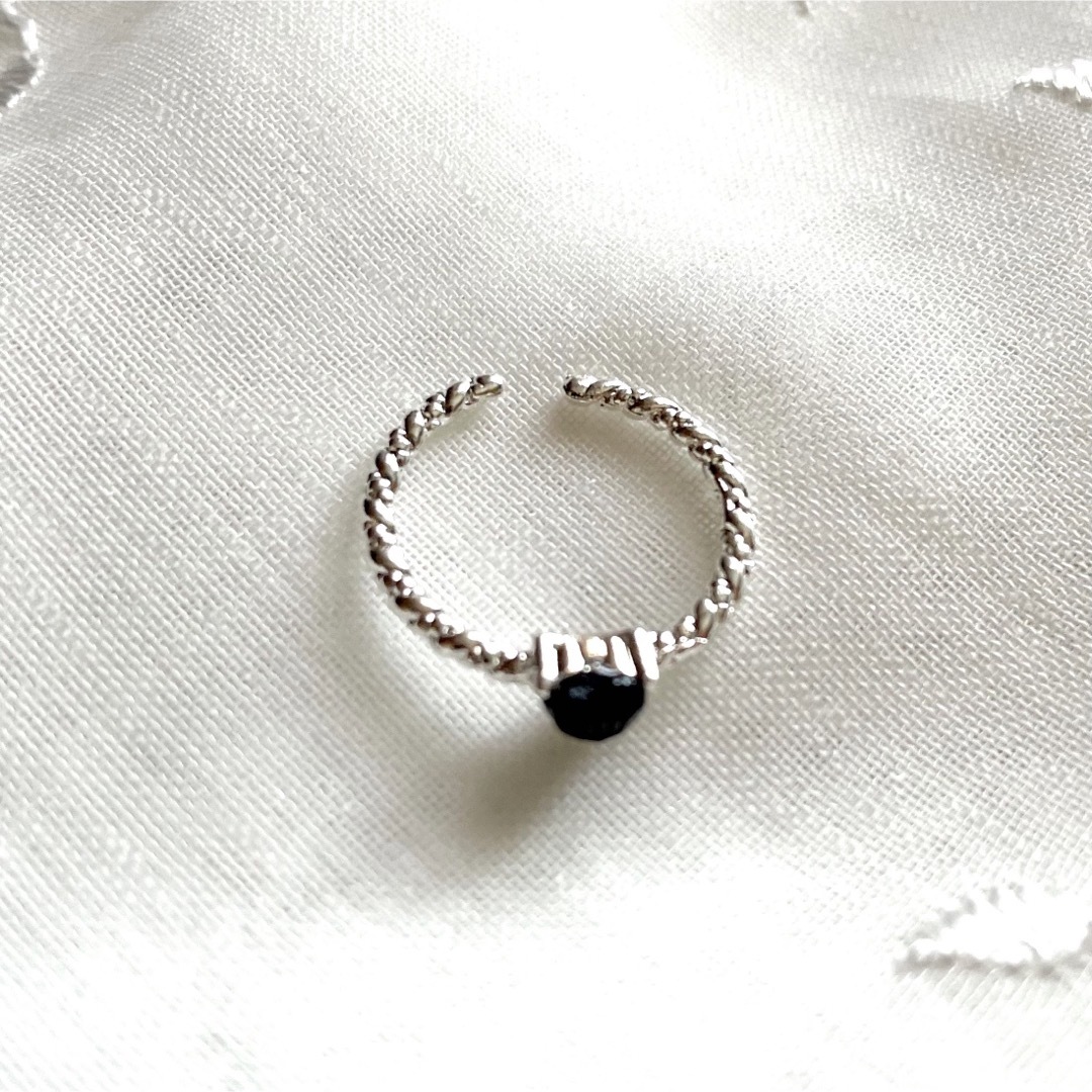 オニキスブラッククォーツリング シルバー ビジュー 指輪 フリーサイズ レディースのアクセサリー(リング(指輪))の商品写真
