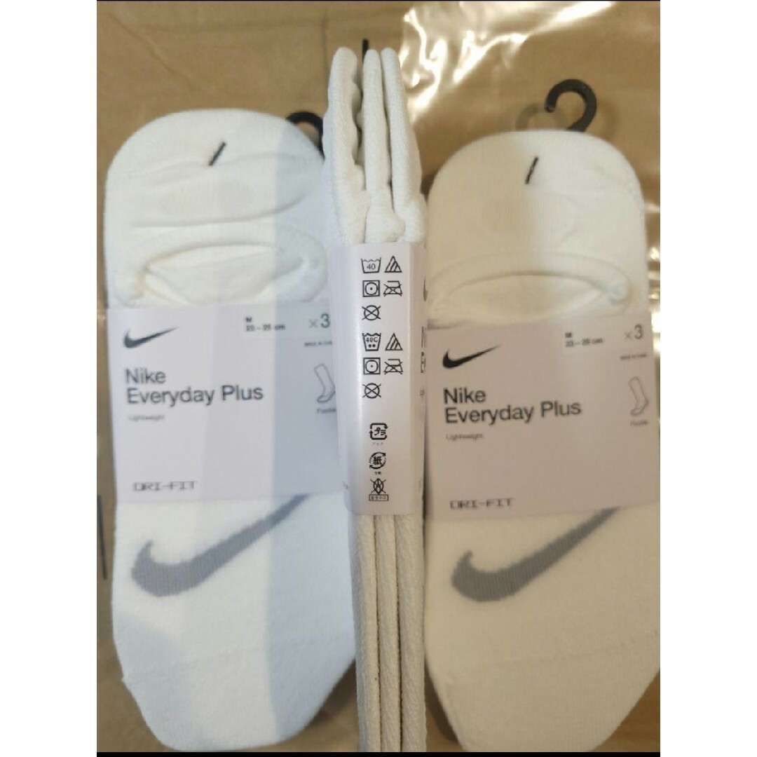 NIKE(ナイキ)の0　新品未使用　ナイキ　靴下　白　3足×3セット　9ペア　まとめ売り レディースのレッグウェア(ソックス)の商品写真