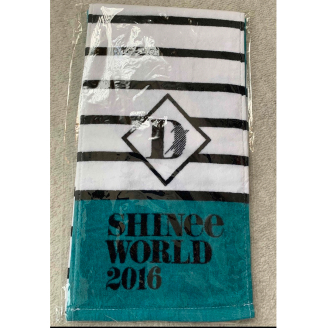 SHINee(シャイニー)の【SHINee】World 2016 D×DxD 公式 マフラータオル エンタメ/ホビーのCD(K-POP/アジア)の商品写真