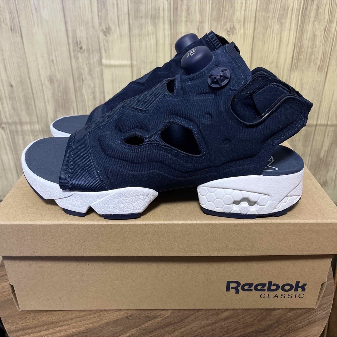 リーボックINSTAPUMP FURY SANDAL レディース 新品25センチ