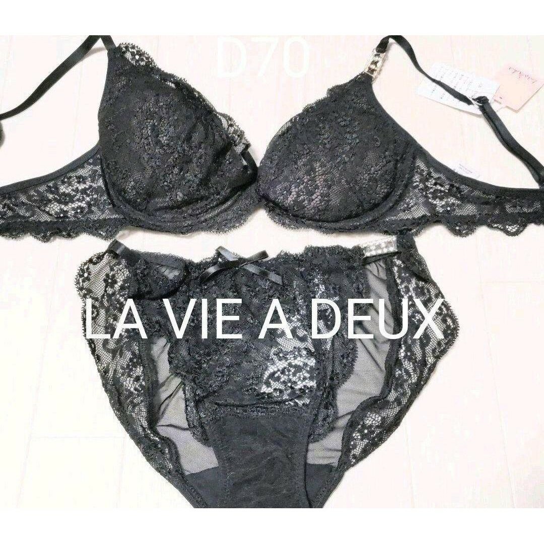 LA VIE A DEUX(ラヴィアドゥ)の新品タグ付　ラヴィアドゥ　ラインストーン付ブラジャー＆ショーツセット　D70 レディースの下着/アンダーウェア(ブラ&ショーツセット)の商品写真