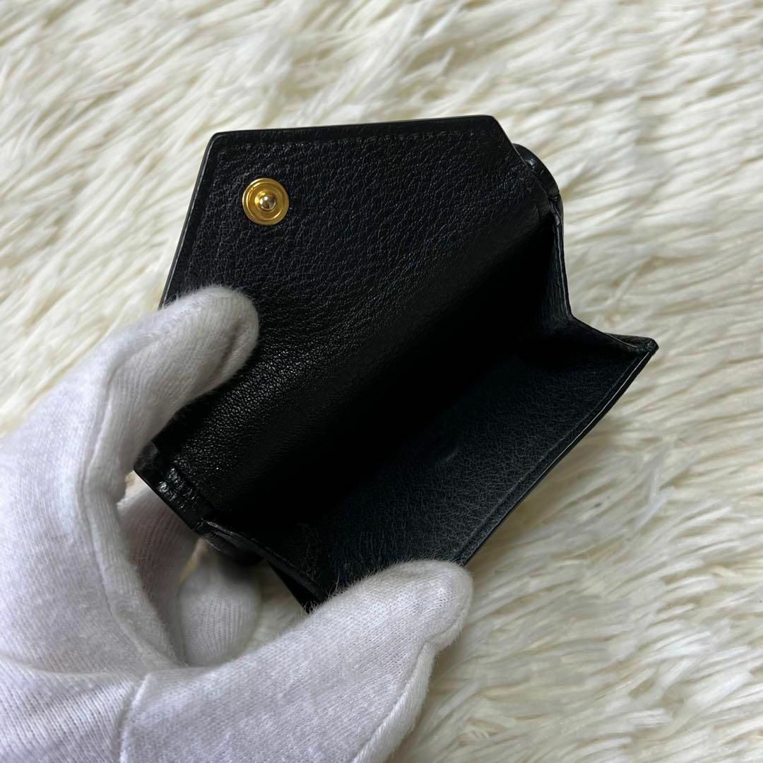 プラダ コンパクトウォレット ゴールドロゴ シボ革 黒 折り財布