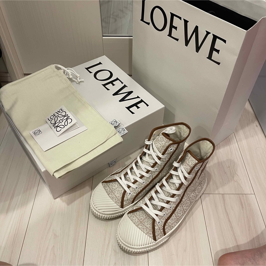 LOEWE(ロエベ)のロエベ LOEWE アナグラム ハイカットスニーカー 43 メンズの靴/シューズ(スニーカー)の商品写真