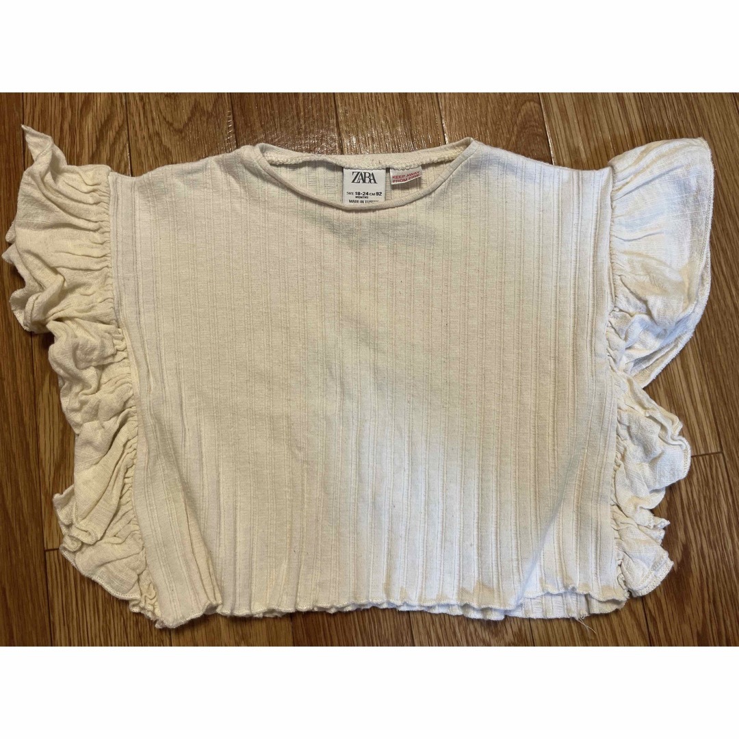 ZARA KIDS(ザラキッズ)のZARA 袖フリル ブラウス Tシャツ キッズ/ベビー/マタニティのキッズ服女の子用(90cm~)(Tシャツ/カットソー)の商品写真