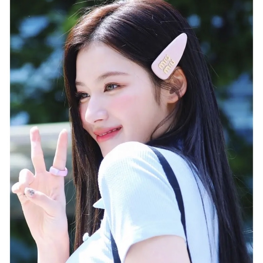新品☆ ミュウミュウ ヘアアクセサリー バレッタ ヘアピン-