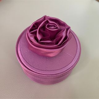 アフタヌーンティー(AfternoonTea)の♡新品未使用♡Afternoon Tea円形型 バラの花 ジュエリーボックス(ケース/ボックス)