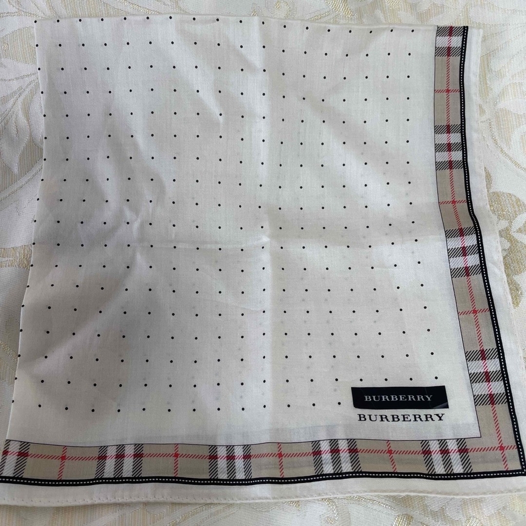 BURBERRY(バーバリー)の✴️新品未使用✴️Burberryハンカチ2枚セット✴️ メンズのファッション小物(ハンカチ/ポケットチーフ)の商品写真