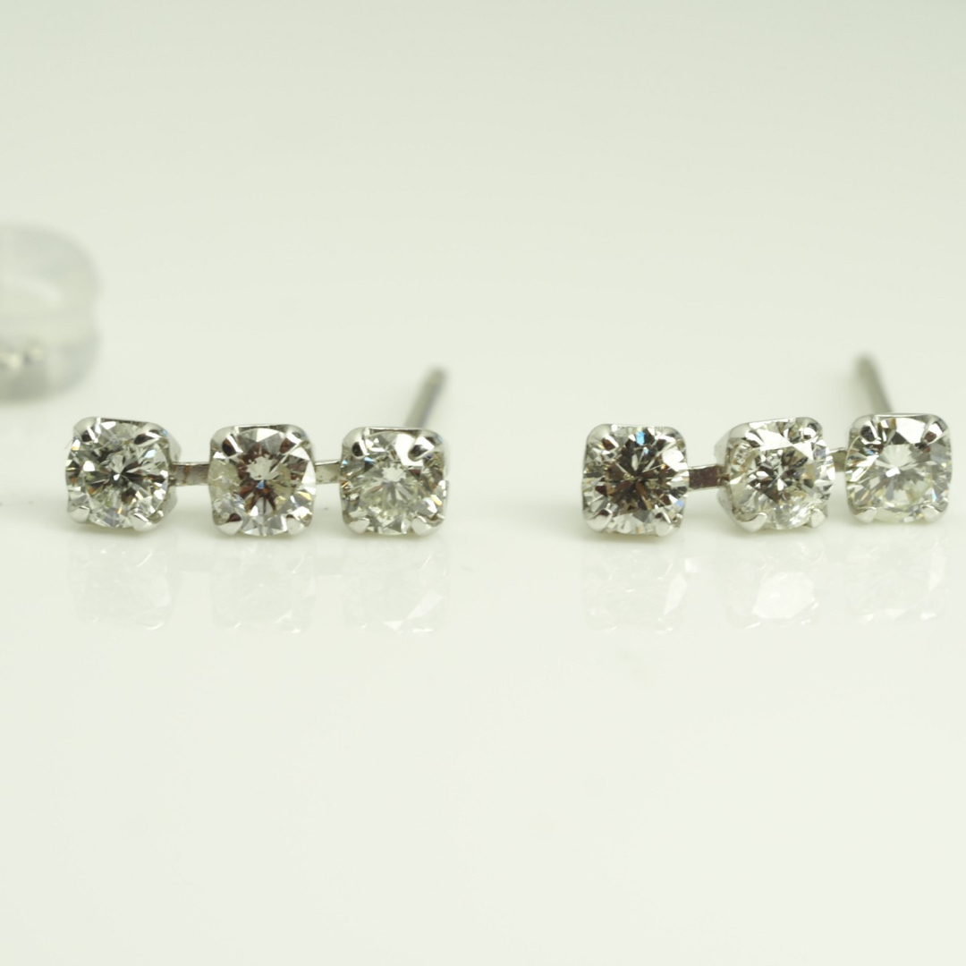 ◎揺れるK18WG天然ダイヤモンドデザインピアス D0.25ct×2 ir-