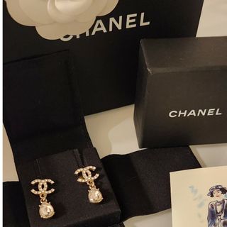 CHANEL クリスタル ピアス