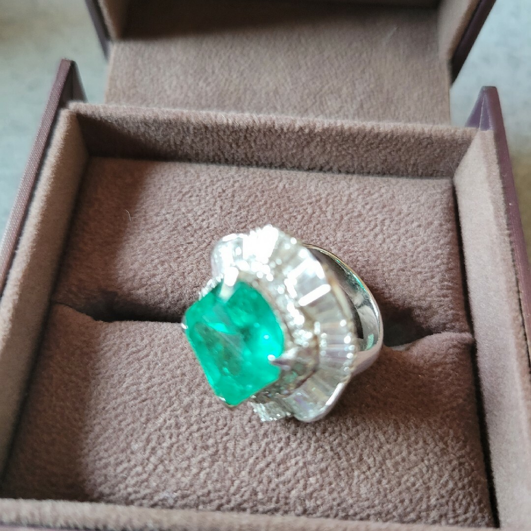 エメラルドとダイヤの指輪　9号 レディースのアクセサリー(リング(指輪))の商品写真