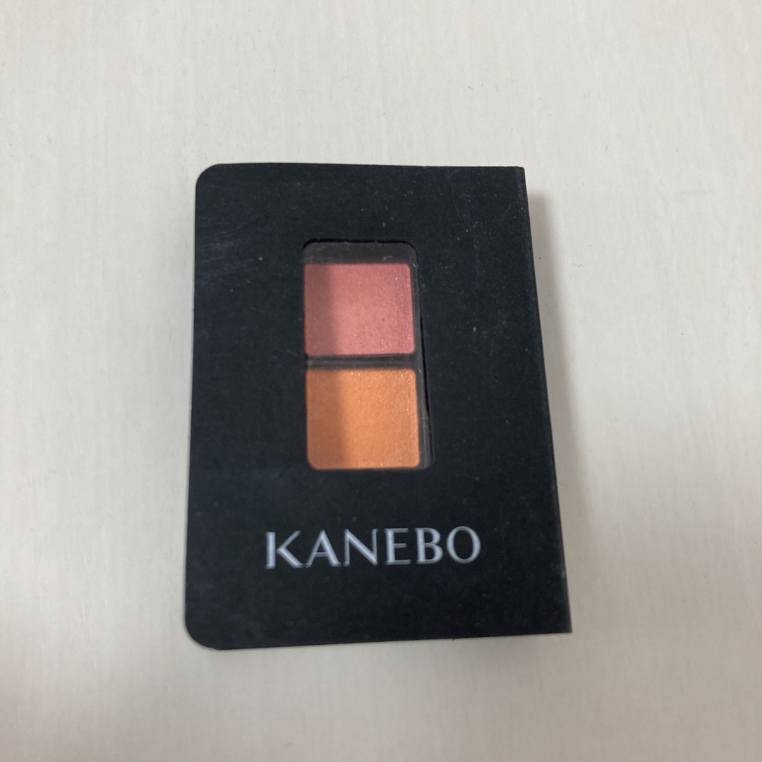 Kanebo(カネボウ)のカネボウアイカラーデュオ01 コスメ/美容のベースメイク/化粧品(アイシャドウ)の商品写真