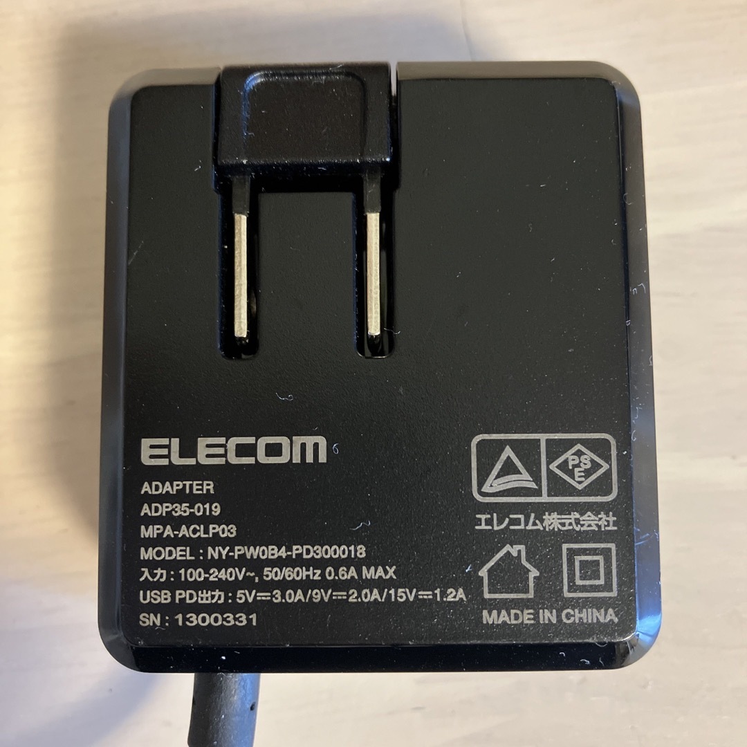 ELECOM(エレコム)のELECOM LightningAC充電器 MPA-ACLP03BK スマホ/家電/カメラのスマートフォン/携帯電話(バッテリー/充電器)の商品写真