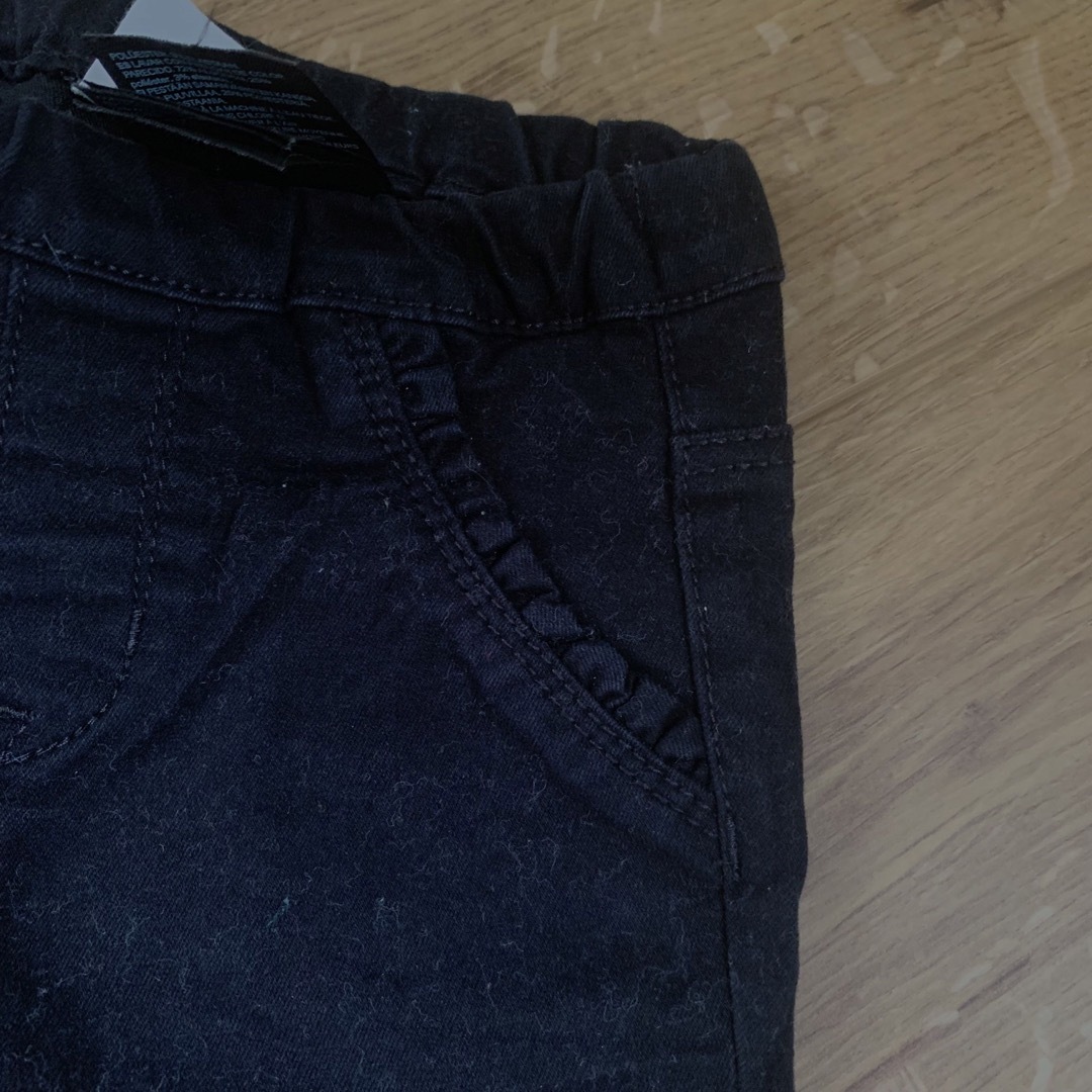 H&M(エイチアンドエム)のH&M ブラックスキニーパンツ　86cm キッズ/ベビー/マタニティのベビー服(~85cm)(パンツ)の商品写真