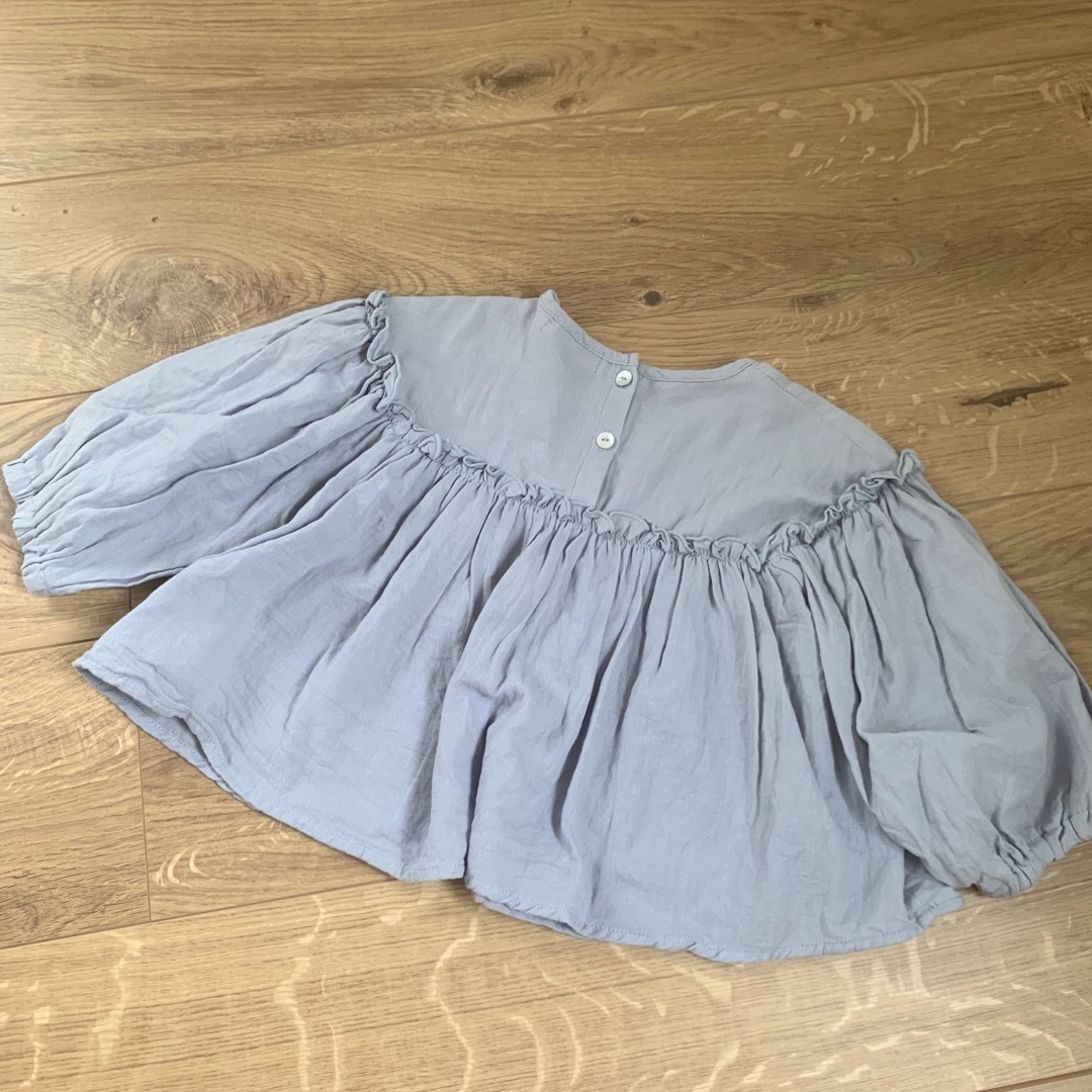 しまむら(シマムラ)のフリルブラウス　サックスブルー　90cm キッズ/ベビー/マタニティのキッズ服女の子用(90cm~)(ブラウス)の商品写真