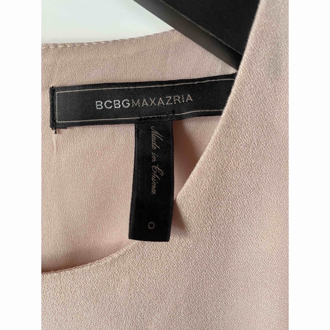 BCBGMAXAZRIA(ビーシービージーマックスアズリア)のBCBG maxazria 海外セレブ　ドレス　ワンピース　ピンクベージュ　膝丈 レディースのワンピース(ひざ丈ワンピース)の商品写真