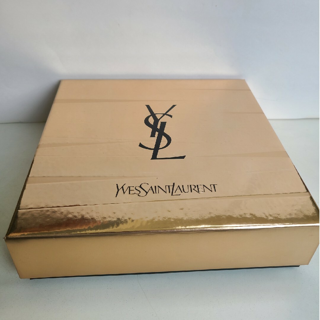 Yves Saint Laurent(イヴサンローラン)の新品未使用イヴ・サンローラン　サハリエンヌ　コフレセット コスメ/美容の香水(香水(男性用))の商品写真