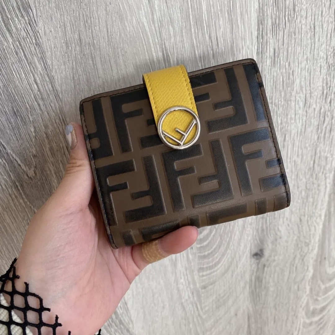 FENDI 財布　折り財布メンズ