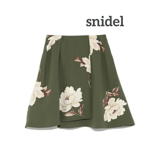 スナイデル(SNIDEL)のスナイデル  ビッグフラワー花柄スカート(ミニスカート)