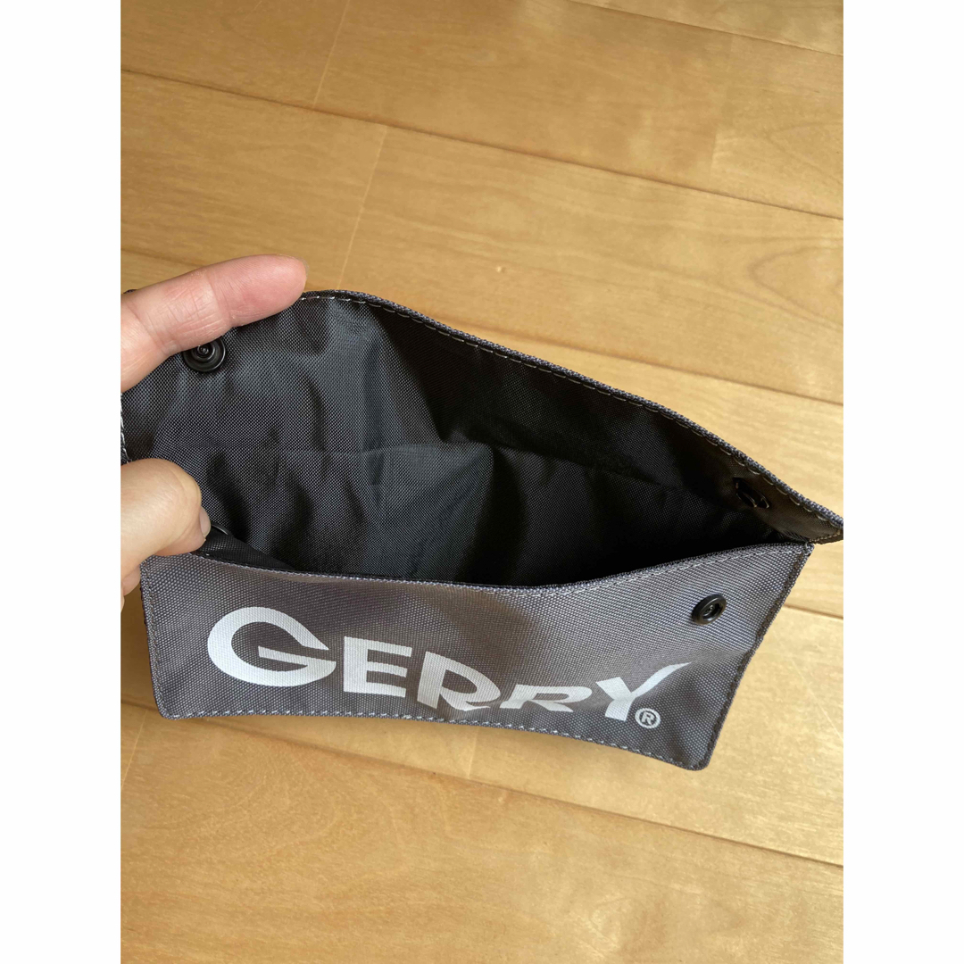 GERRY(ジェリー)のGERRY  ショルダーバッグ　ポーチ付き メンズのバッグ(ショルダーバッグ)の商品写真