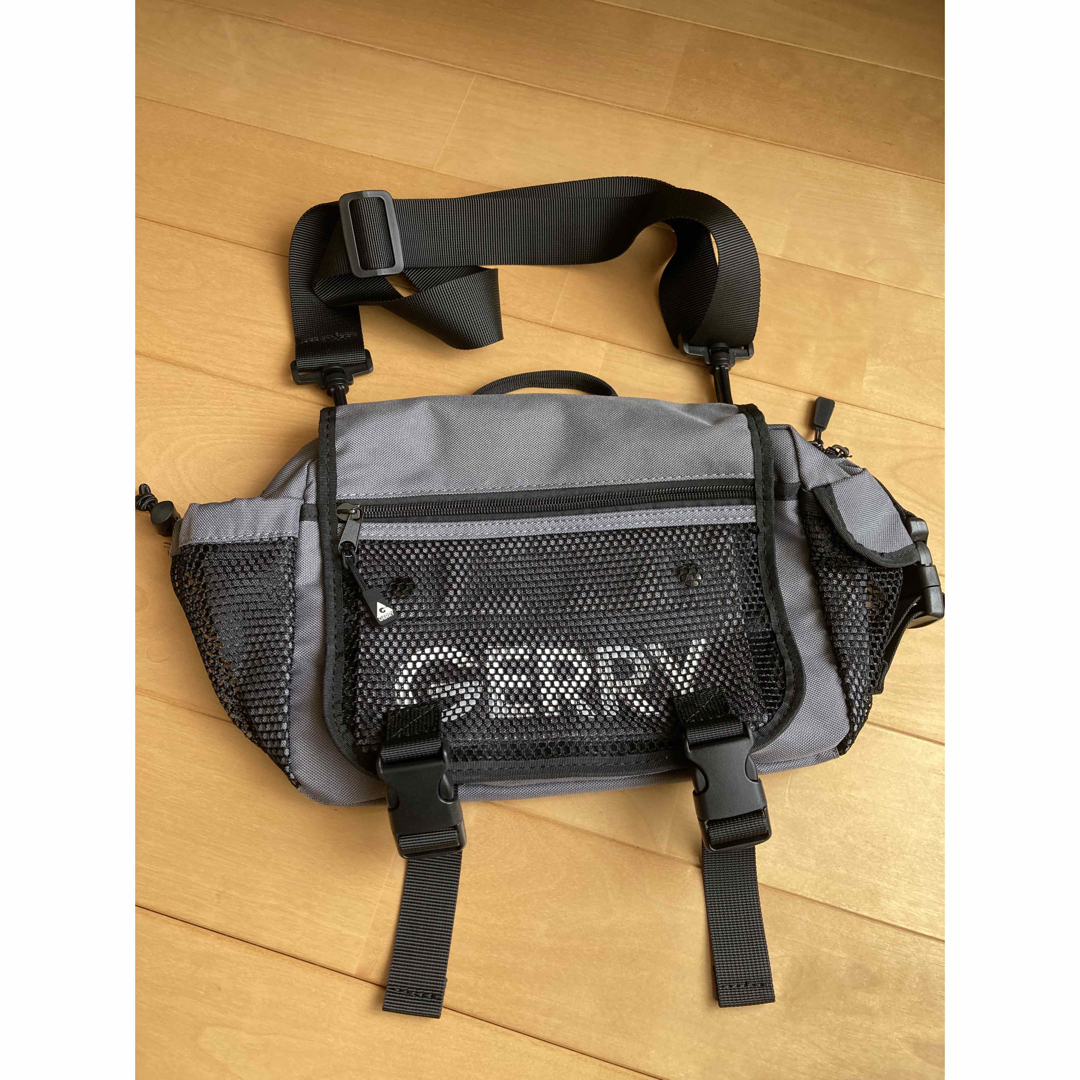 GERRY(ジェリー)のGERRY  ショルダーバッグ　ポーチ付き メンズのバッグ(ショルダーバッグ)の商品写真